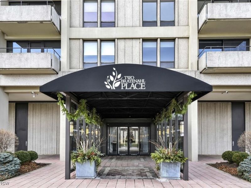 2 Bratenahl Place, Unit 5E, Bratenahl, OH 44108 Photo 2