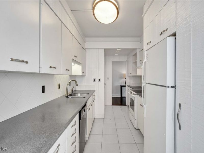 2 Bratenahl Place, Unit 5E, Bratenahl, OH 44108 Photo 21