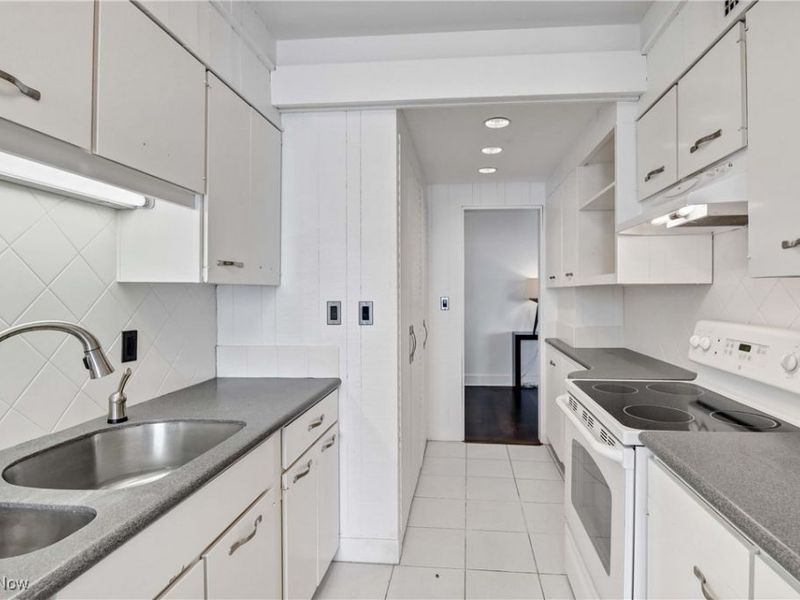 2 Bratenahl Place, Unit 5E, Bratenahl, OH 44108 Photo 22