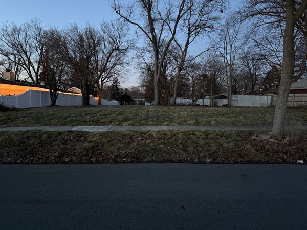 16 W Taylor Road, Lombard, IL 60148