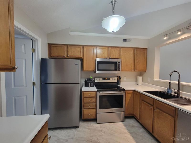 100 Gateway Drive, Unit L, Milford, OH 45150 Photo 3