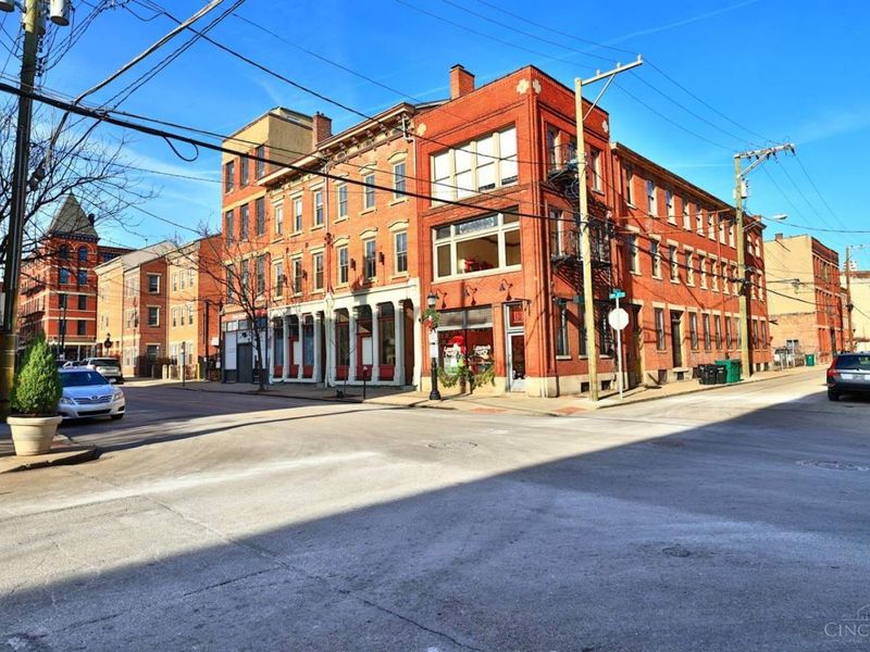 112 E Thirteenth Street, Unit 4, Cincinnati, OH 45202 Photo 1
