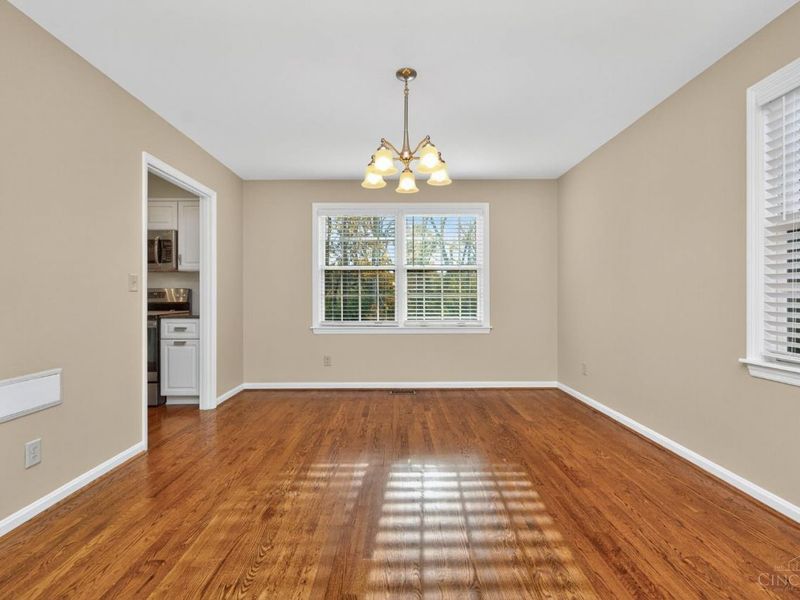 33 Creekwood Square, Glendale, OH 45246 Photo 14