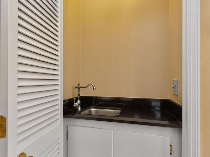 33 Creekwood Square, Glendale, OH 45246 Photo 18