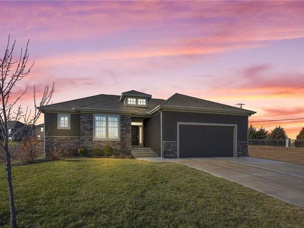 25274 W 83rd Terrace, Lenexa, KS 66227