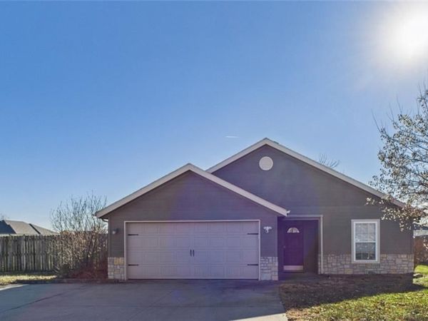 1405 W 7th St Terrace, Knob Noster, MO 65336