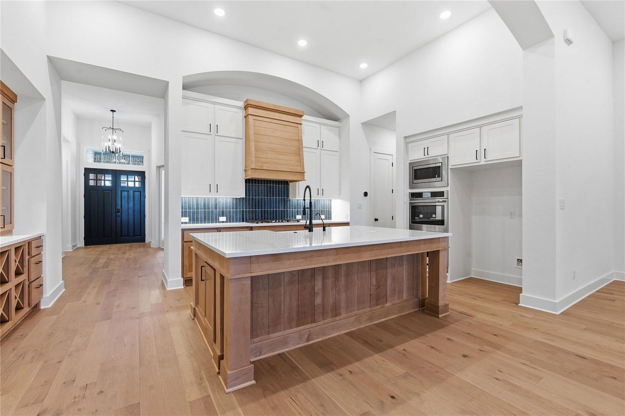 394 Leaning Rock Rdg, Austin, TX 78737 Main Photo