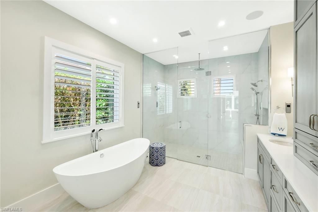 680 Wedge Dr, Naples, FL 34103 Photo