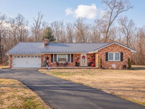 302 HONEYSUCKLE RD, ELKTON, VA 22827