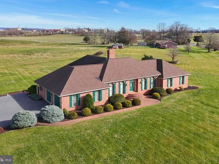 1015 Buchanan Trail East, Greencastle, PA 17225 Main Photo