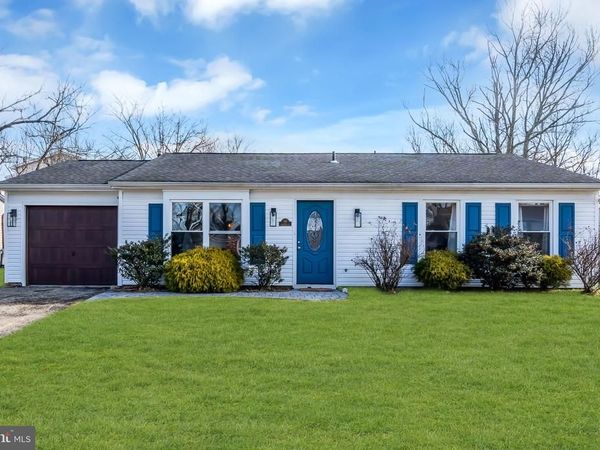 18 MIZZEN DRIVE, BARNEGAT, NJ 08005