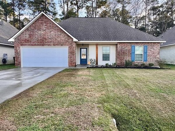 42086 DOTHAN Place, Ponchatoula, LA 70454