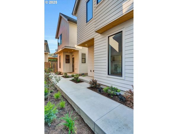 5773 S Kelly AVE, Portland, OR 97239