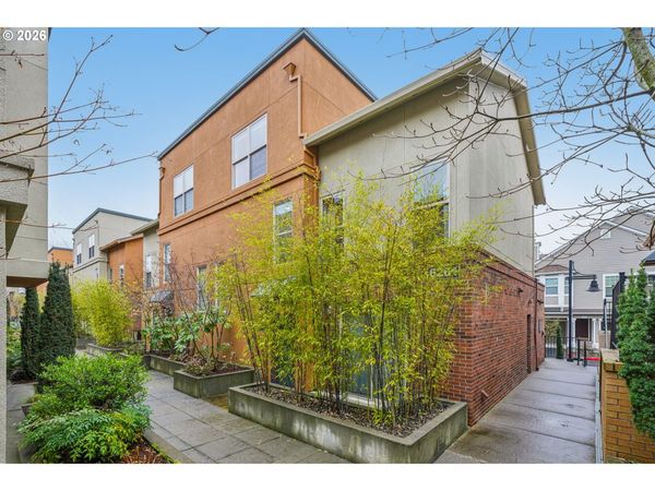 6261 NE CARILLION DR, Unit 202, Hillsboro, OR 97124