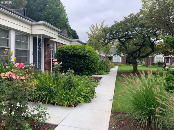 610 SE CESAR E CHAVEZ BLVD, Portland, OR 97214