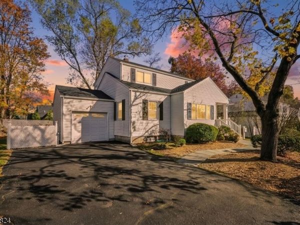 90 Greenway Rd, Glen Rock, NJ 07452