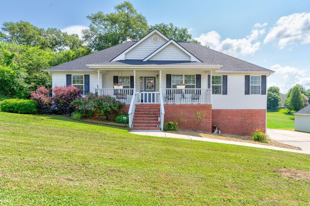 44 Bending Oak Drive Chickamauga, GA 30707