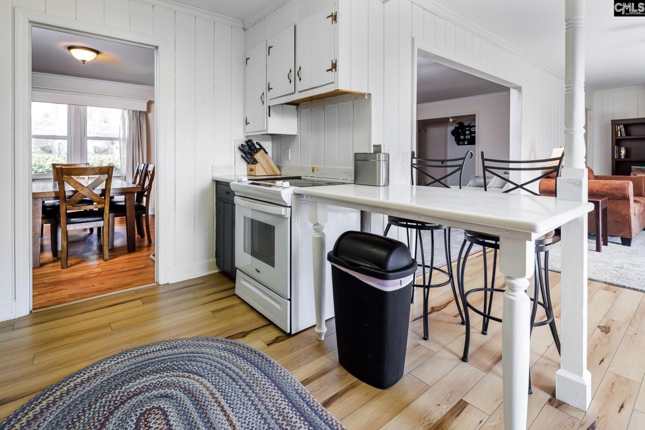 289 King Charles Road Photo 11