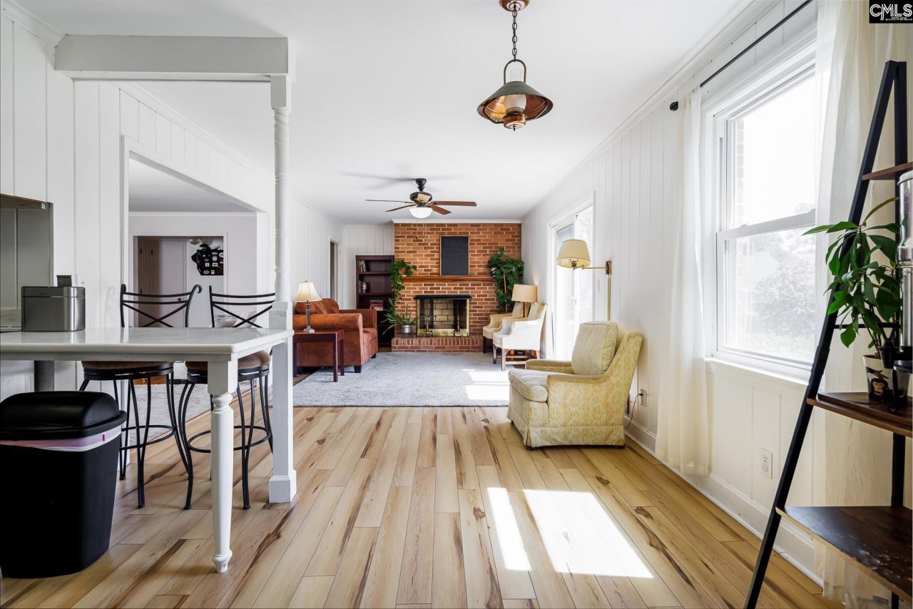 289 King Charles Road Photo 13