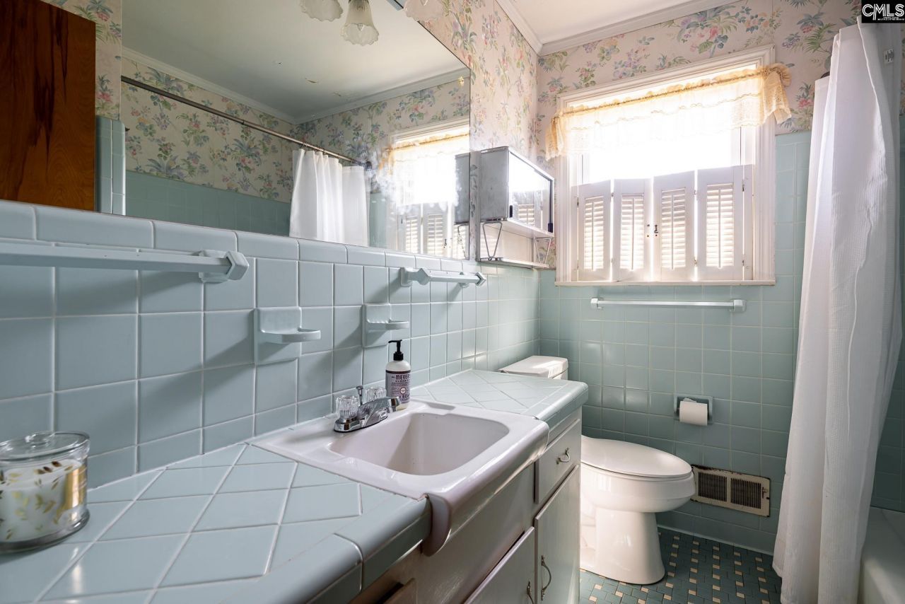 289 King Charles Road Photo 16