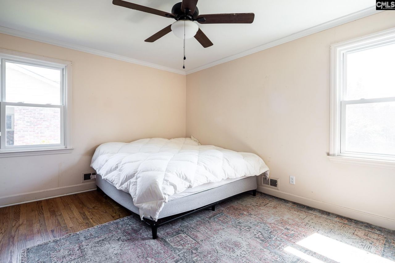 289 King Charles Road Photo 17