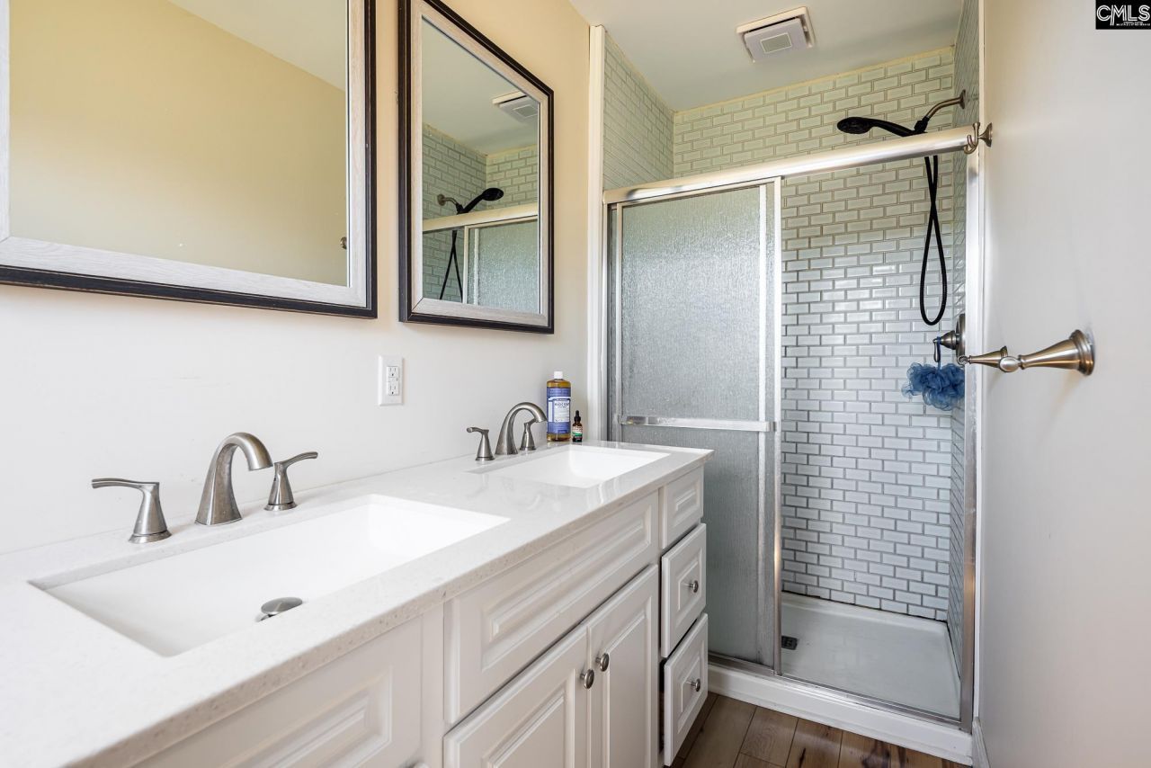 289 King Charles Road Photo 19