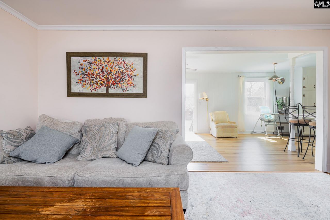 289 King Charles Road Photo 5