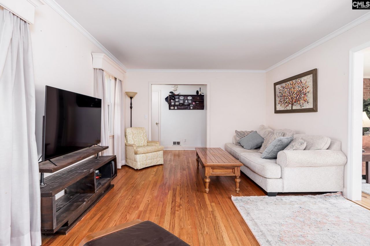 289 King Charles Road Photo 6