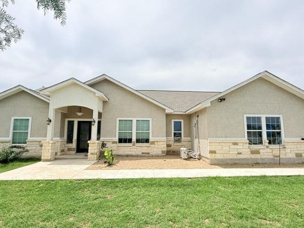105 Hidden Haven, Floresville, TX 78114