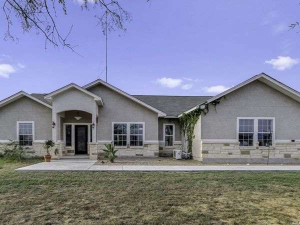 105 Hidden Haven, Floresville, TX 78114