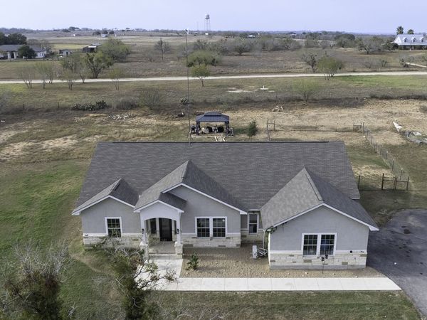 105 Hidden Haven, Floresville, TX 78114