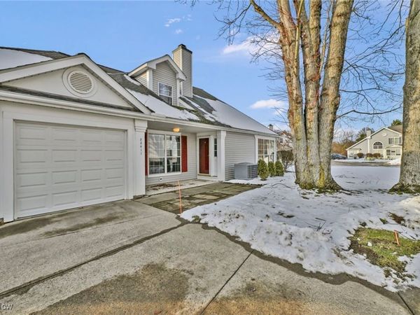 23411 Grist Mill Court, Unit 2, Olmsted Falls, OH 44138