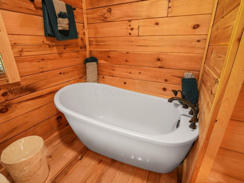 13042 E Buck Run Road, Rockbridge, OH 43149 Photo 34