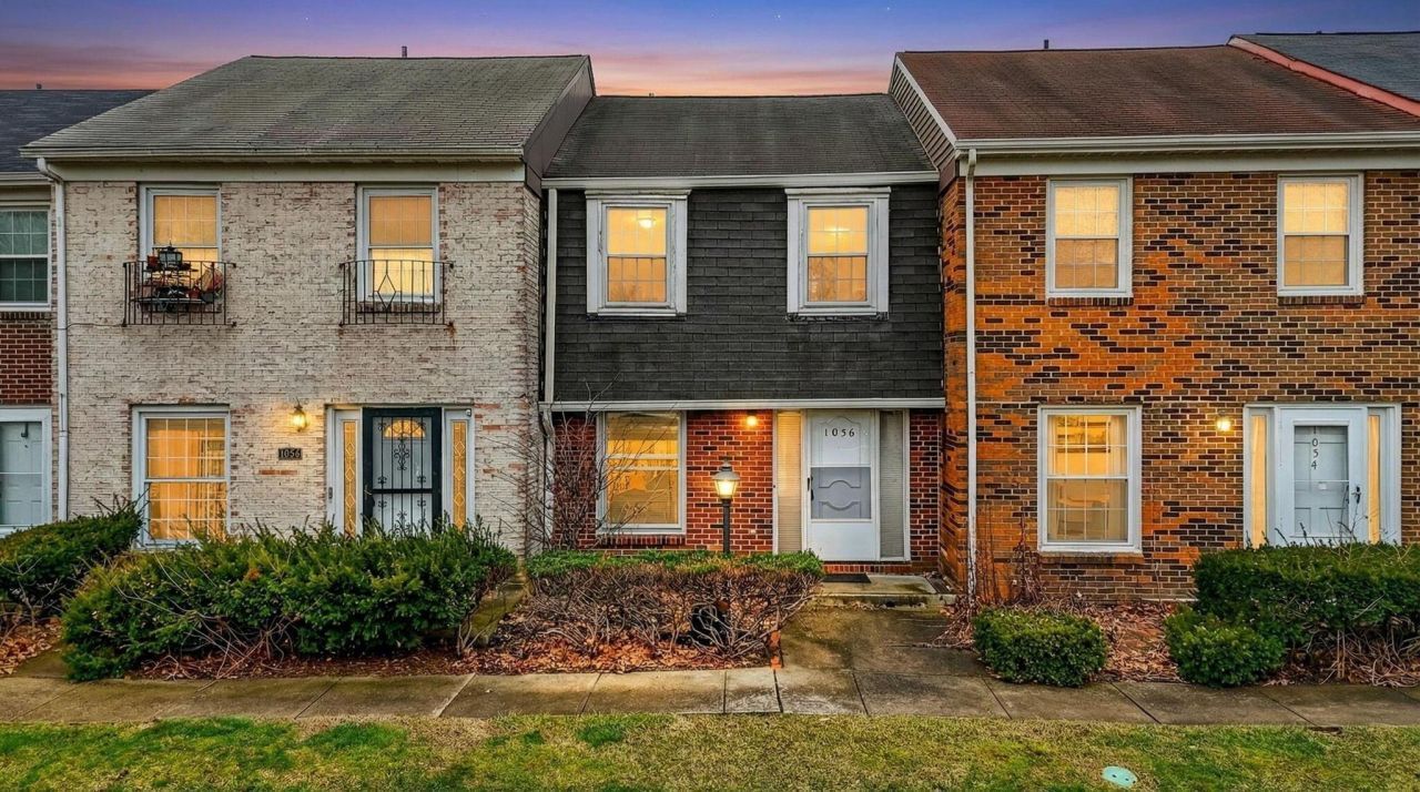 1056 Hardesty Place W, Columbus, OH 43204 Main Photo