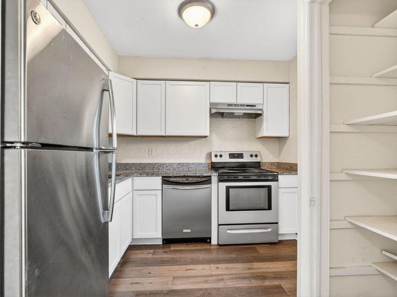 1056 Hardesty Place W, Columbus, OH 43204 Photo 9