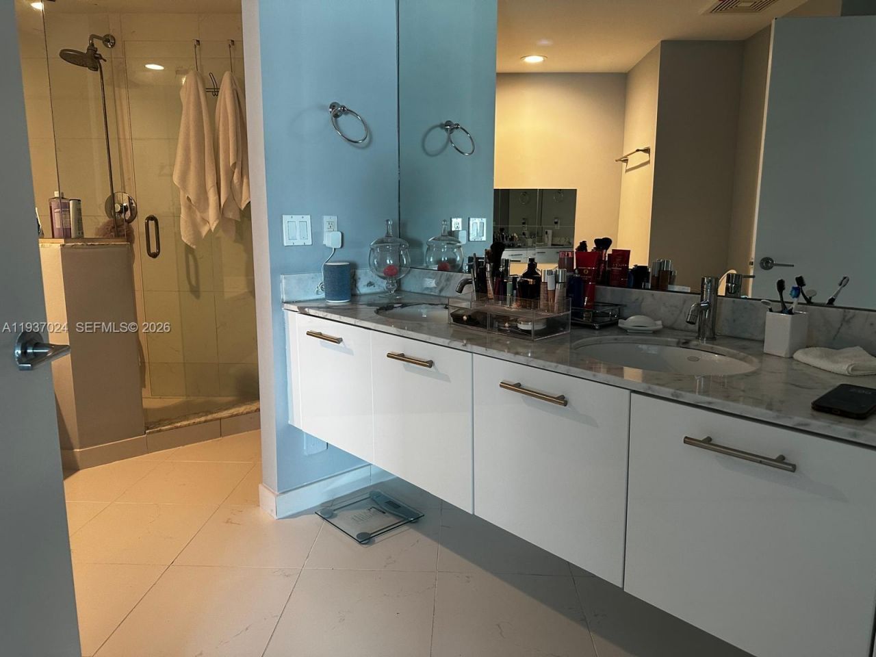 500 Brickell Ave , Unit 3307, Miami, FL 33131 Photo