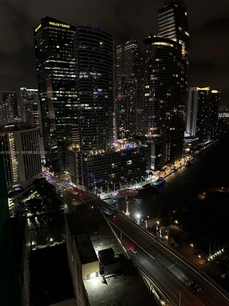 500 Brickell Ave , Unit 3307, Miami, FL 33131 Photo