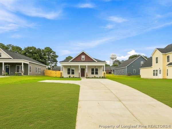 802 Holmes Street, Clinton, NC 28328