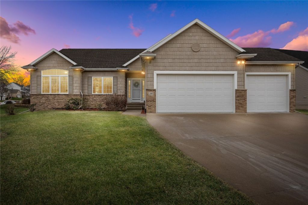 201 Teakwood Lane, Cedar Rapids, IA 52402 Main Photo