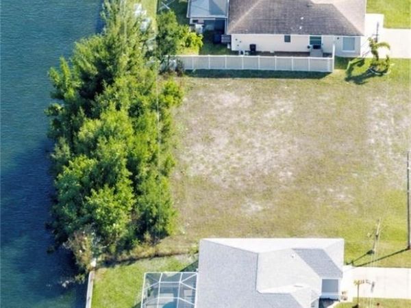 623 SW 22nd TER, CAPE CORAL, FL 33991