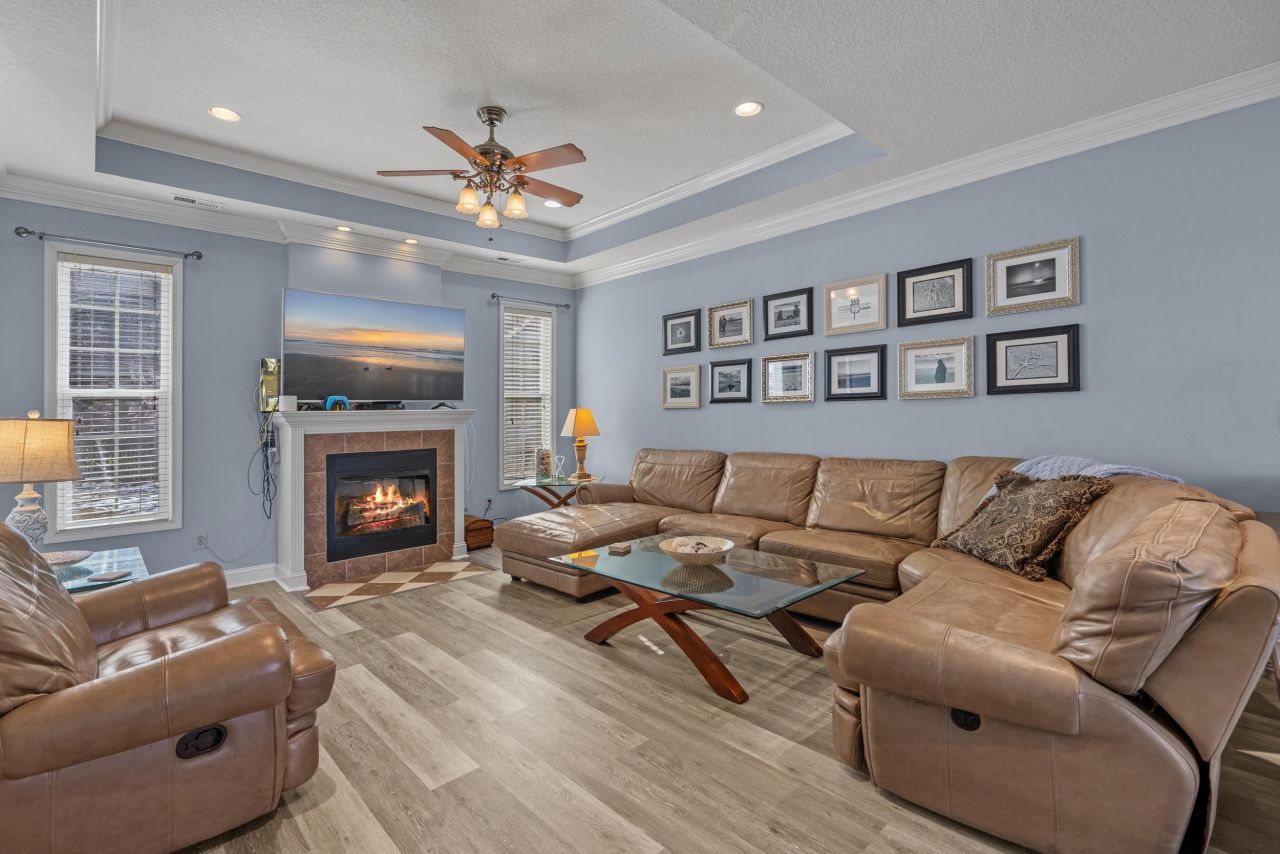 2058 N Berwick Dr. Photo 12