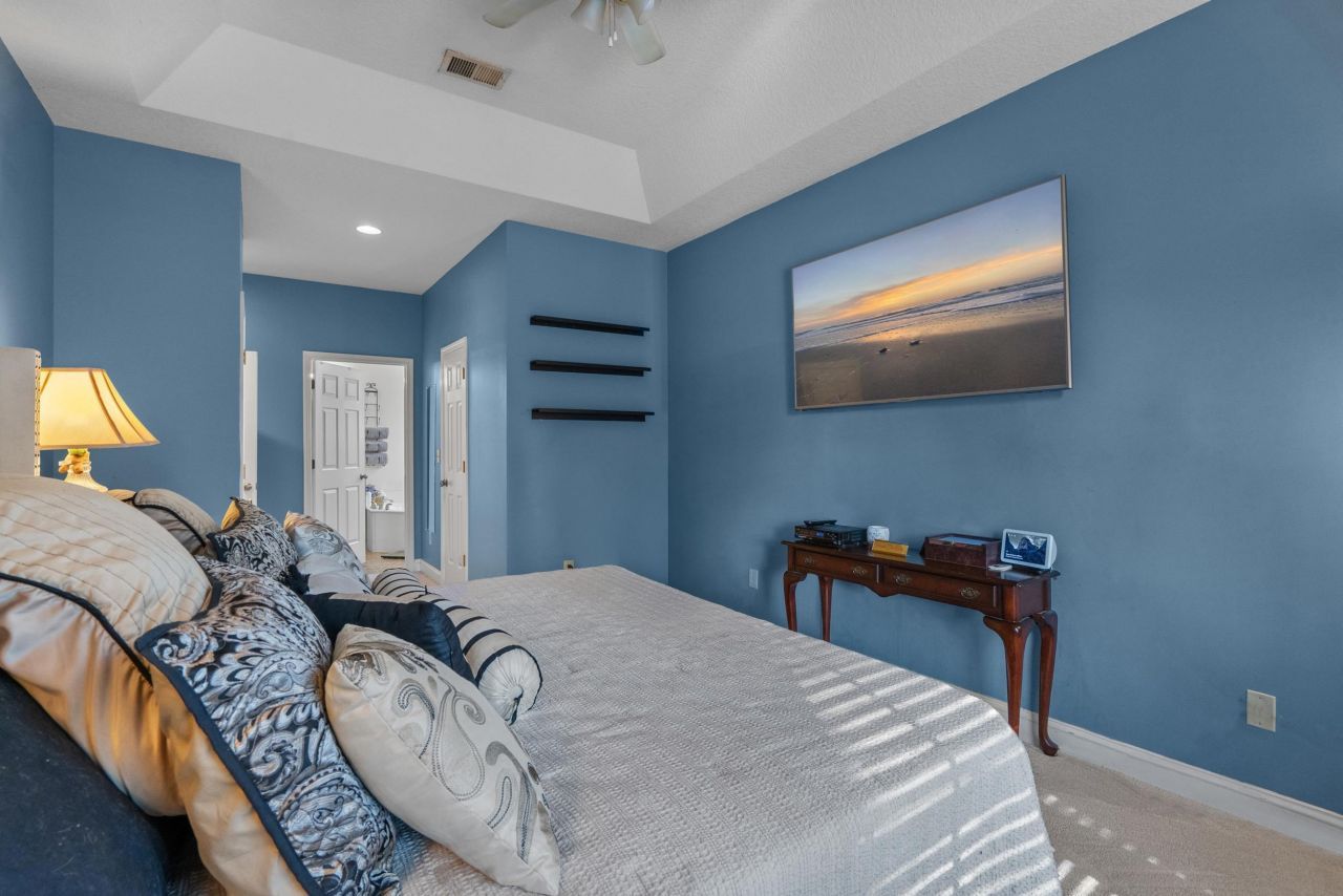 2058 N Berwick Dr. Photo 13