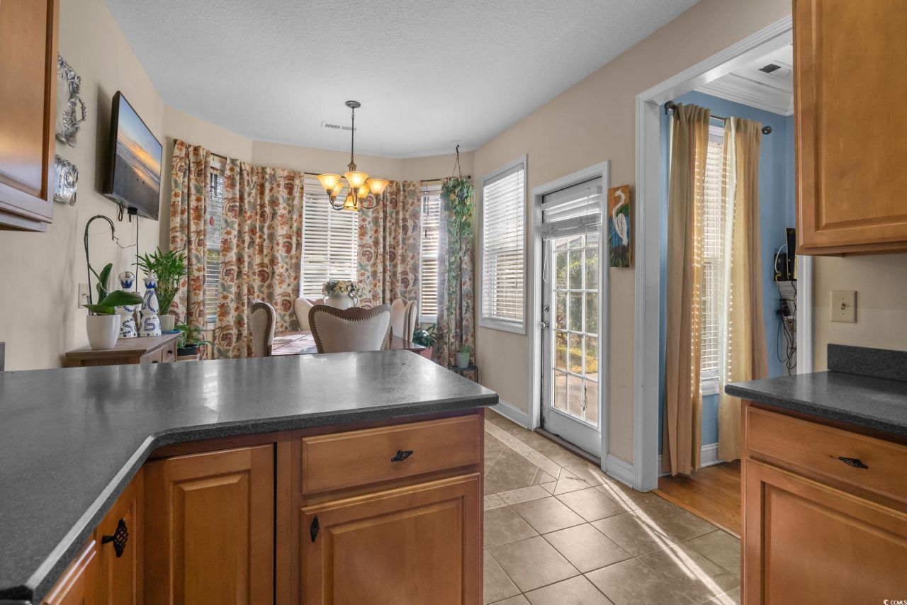 2058 N Berwick Dr. Photo 17