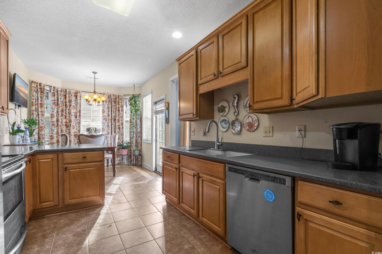 2058 N Berwick Dr. Photo 19