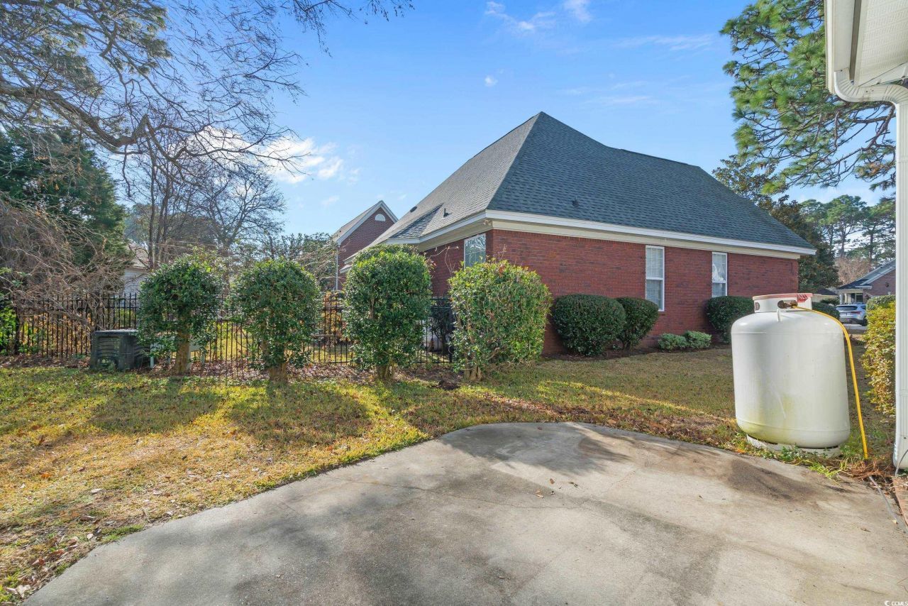 2058 N Berwick Dr. Photo 21