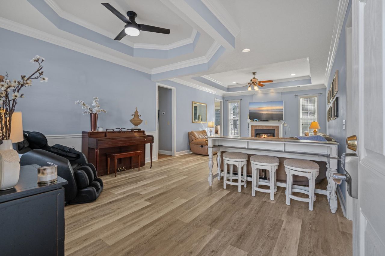 2058 N Berwick Dr. Photo 7