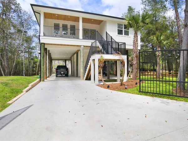 7746 River Rd, Milton, FL 32583