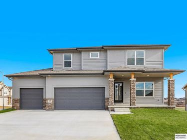 11007 S 104th Avenue, Papillion, NE 68046