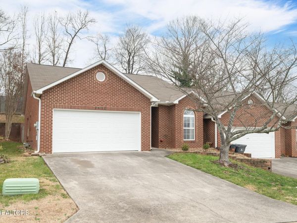 2495 Glen Meadow Rd, Knoxville, TN 37909