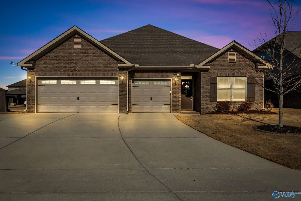 223 Iron Circle, Meridianville, AL 35759 Main Photo
